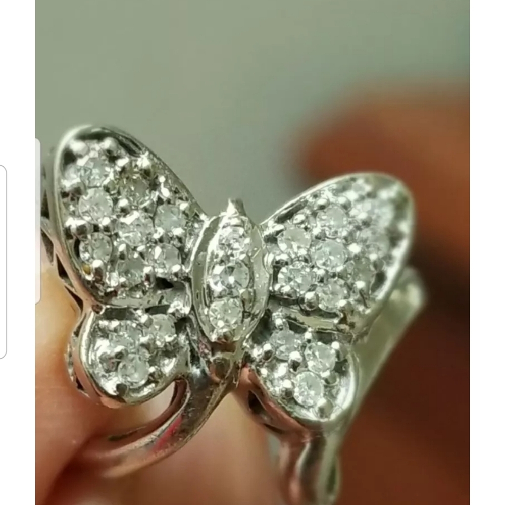 Vintage  10k diamond  3D butterfly pinkie white gold ring/3.1grams